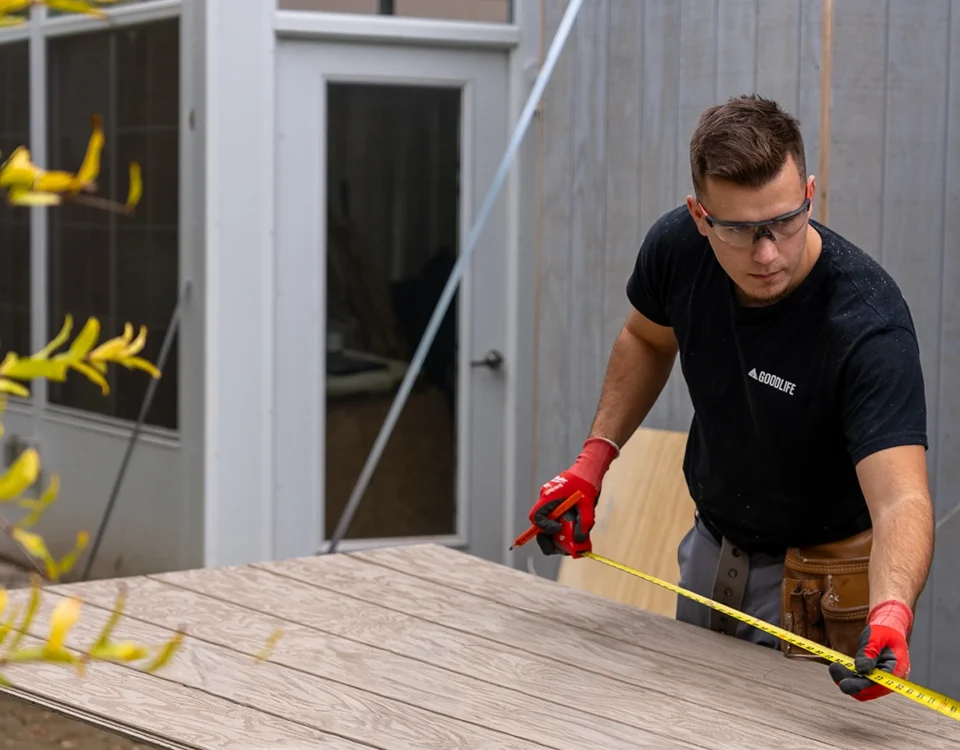 is it expensive to repair siding